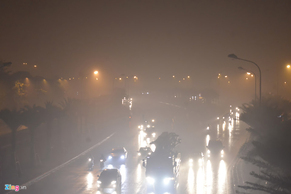 Sương mù bao phủ Hà Nội cả ngày lẫn đêm